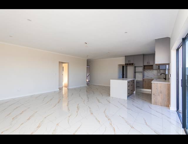 3 BEDROOM APARTMENT FOR SALE IN SANDOWN